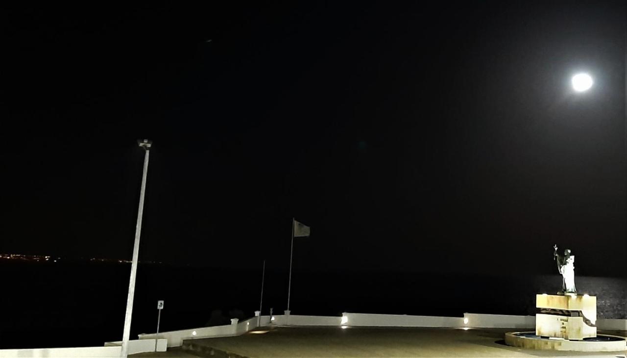 Potato Beach Apartment At Beach Front & Sea View Lagos Exterior foto