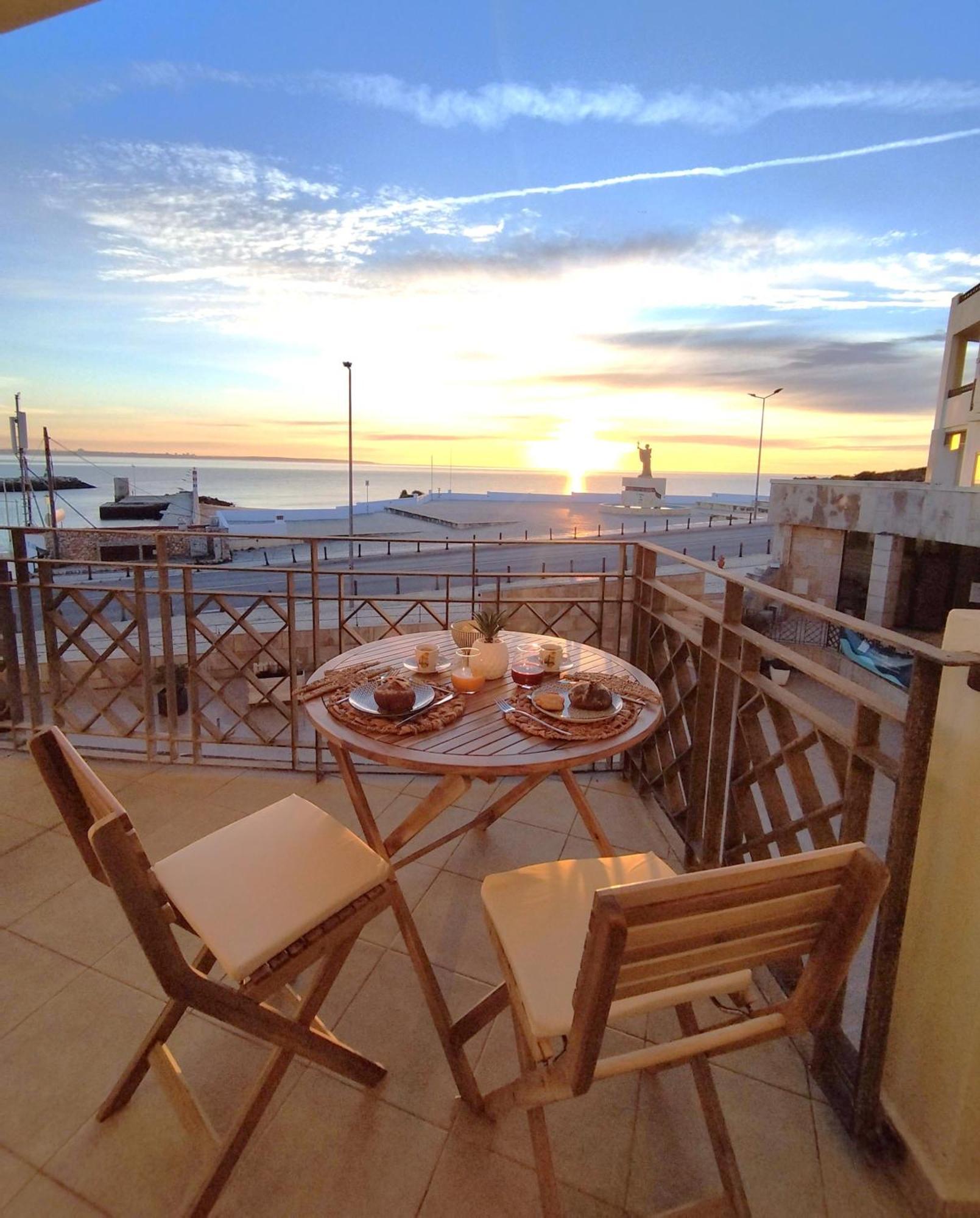 Potato Beach Apartment At Beach Front & Sea View Lagos Exterior foto